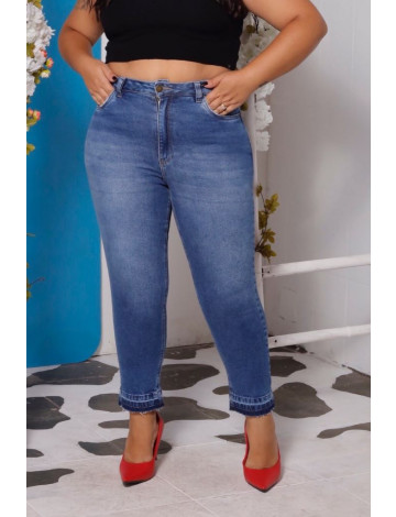 Calça Jeans Cropped Com Barra Desmanchada Curvy Atacado Feminino Revanche Zurgena Azul