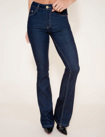 calça jeans escura feminina flare